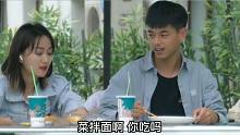 假裝用藍(lán)牙耳機(jī)打電話(huà) 被陌生小哥誤會(huì)后的尷尬故事#搞笑#
