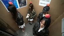 在電梯里軍訓(xùn) 看小姐姐會(huì)有什么反應(yīng)#搞笑#