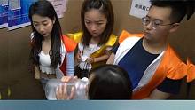 當(dāng)葫蘆娃在電梯里 展示超能力時(shí)小姐姐會(huì)怎么做