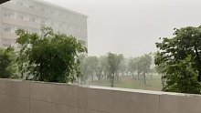 下暴雨