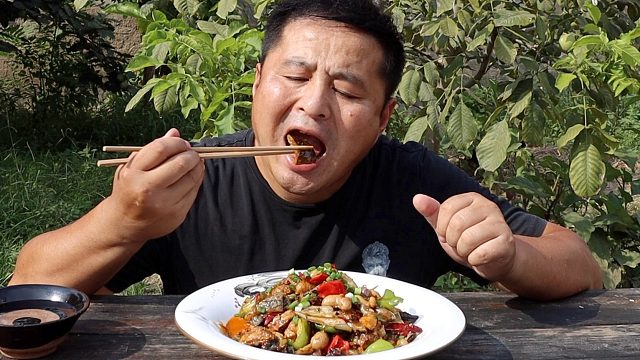 一只甲鱼，一斤鸡腰，做个甲鱼烧鸡腰补一补，一般的老爷们顶不住