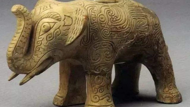 【漫谈】跟一位观众朋友从各个作品中申公豹的着装设计聊到古代中原有大象