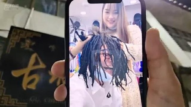 宇文泡个性新发型，老王、大梁三人搞怪新说唱#星秀爆料站#