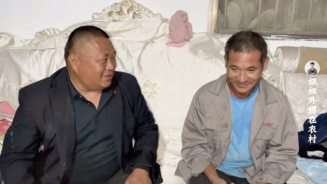 老爸去要被賣的摩托車，大爺非要多拿500元，老爸騎著摩托就要溜