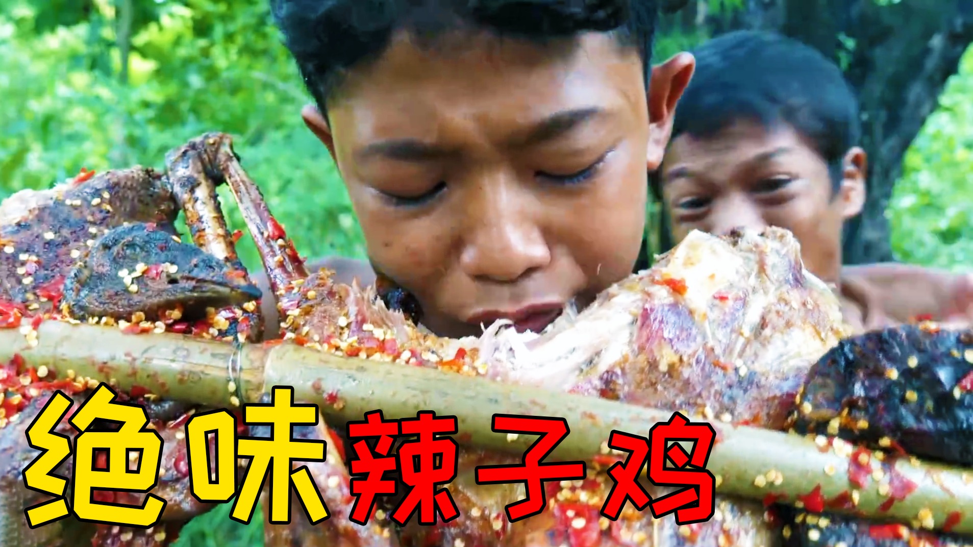 荒野美食：村花单杀野生大火鸡，竟一口不吃，全给自己小伙伴享用