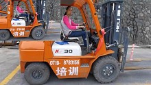 十堰光明技校叉车培训