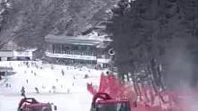 雪場也迎財神#雪場 #抖音小助手 #冰天雪地任我行 #雪地漂移 #滑雪#接財神