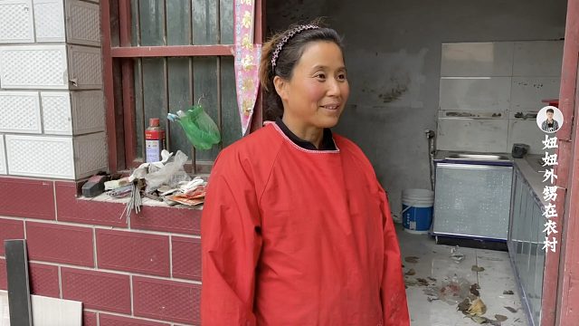 亲戚欠20000元3年没还，急的把110000的车卖掉，老妈却心软不要了