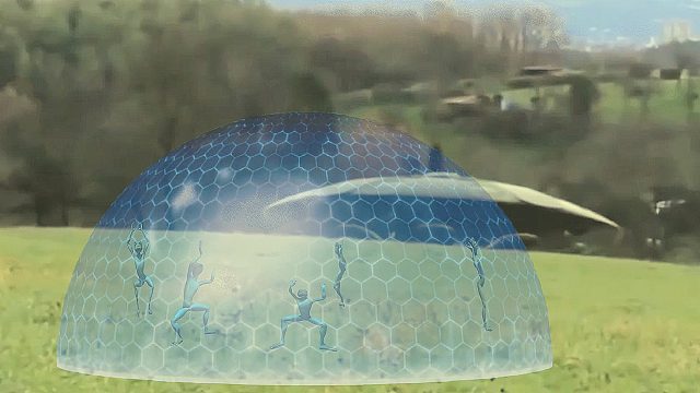 草地中拍到五个外星人跳舞，真是让人目瞪口呆_1