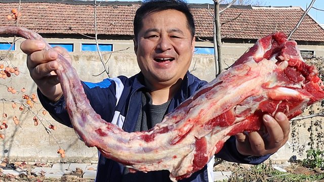 180买了一根大牛尾。做个“姜辣牛尾”，再来一壶老酒，过瘾了