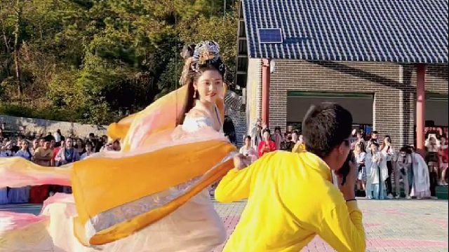 答应我，一定要看一次汉服飞天，你就知道穿上汉服到底有多美