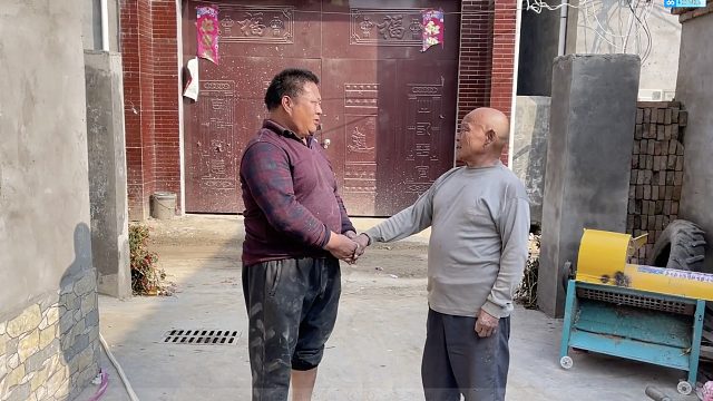 女婿请岳父帮忙干活，还趁机会告状诉苦，岳父对着闺女就是一顿训