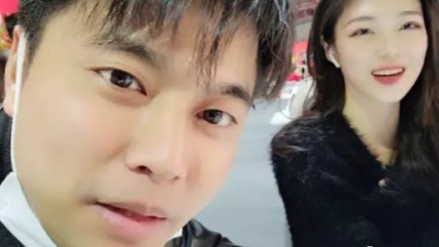 超跑嘉年华大型翻车现场，集梦会长邀女网红李佳慧玩漂移！#星秀爆料站#