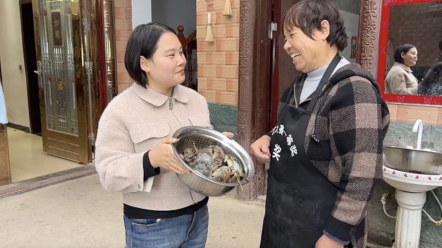 农村婆婆第一次给儿媳做蒸螃蟹，公公说了啥话？婆婆气的不让他吃