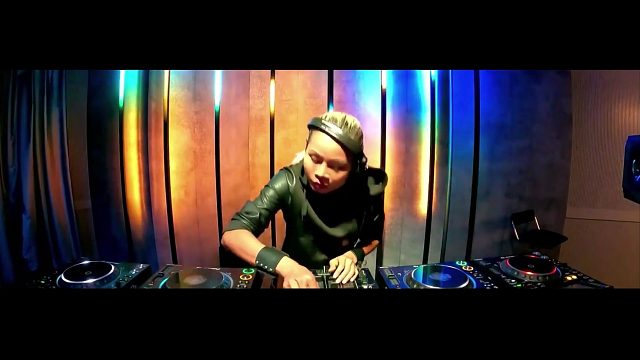 电音节(电子音乐)云蹦迪之 - Nakadia