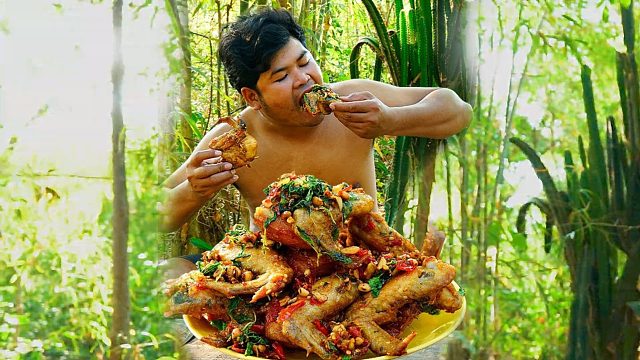 在山里做5个香辣鸡翅膀，依山傍水吃起来真过瘾