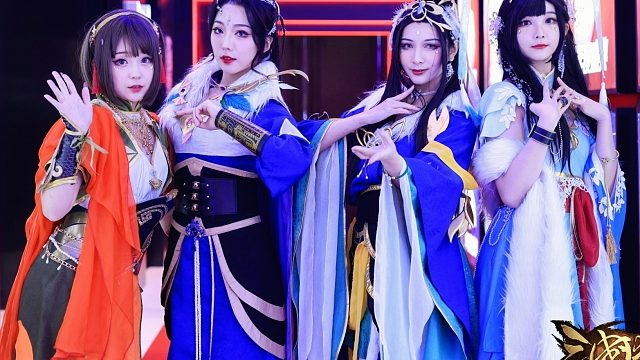 许攸扛起队友往前走！