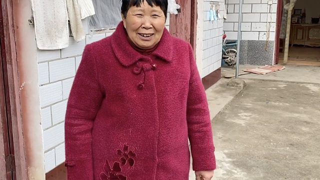 小伙带婆婆回老家办年货，猪肉扬言要买100斤，公公做法没让人失望