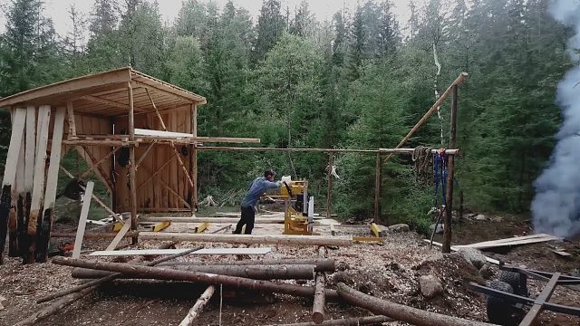 015 .在荒野中建锯木厂,(延时摄影)