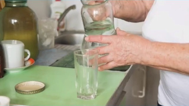 老人帕金森手抖是什么原因