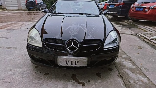 喜欢来研究敞篷奔驰跑车。