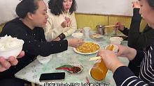 哈尔滨不起眼的小吃部，7张桌，10道菜，一开就是34年