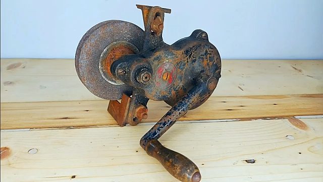 手摇磨床修复翻新后价值翻倍！