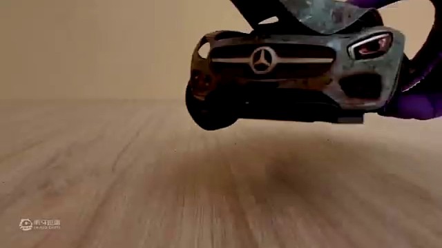 破烂的奔驰跑车翻新