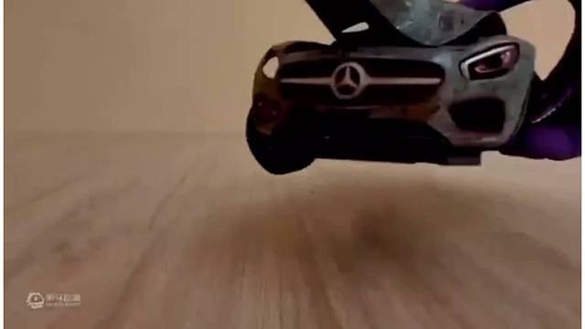 破烂的奔驰跑车翻新