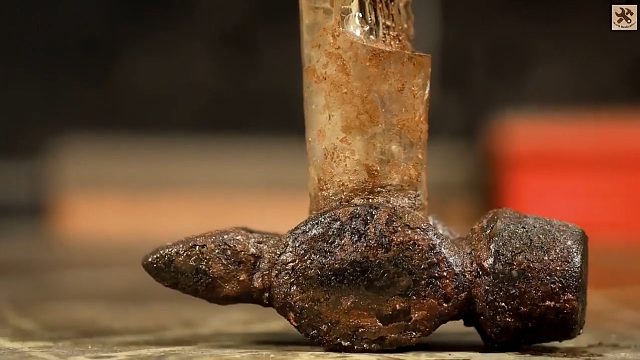 一把破旧的锤子，扔了可惜了