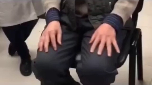 老人手抖该怎么办？