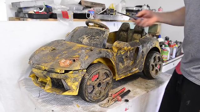 破烂不堪的儿童汽车，翻新后跟新的一样