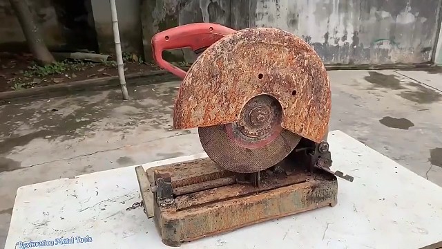 生锈严重的切割机，拿出来就给翻新了，换我装肯定要多几颗螺丝！