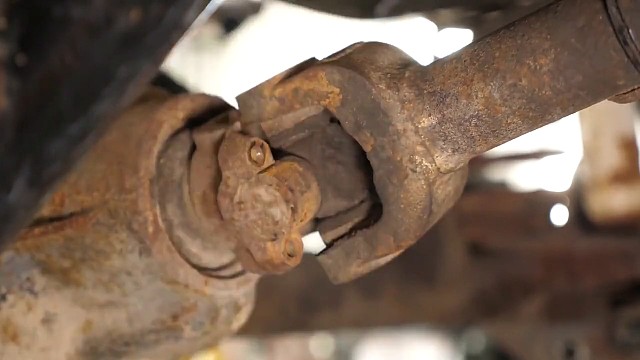 生锈的万向传动轴，看牛人是如何修复翻新的，成品跟新的一样！