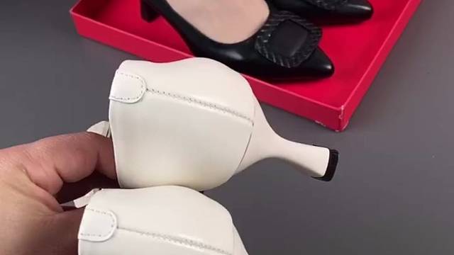 头层牛皮的小跟鞋，气质、时尚又百搭