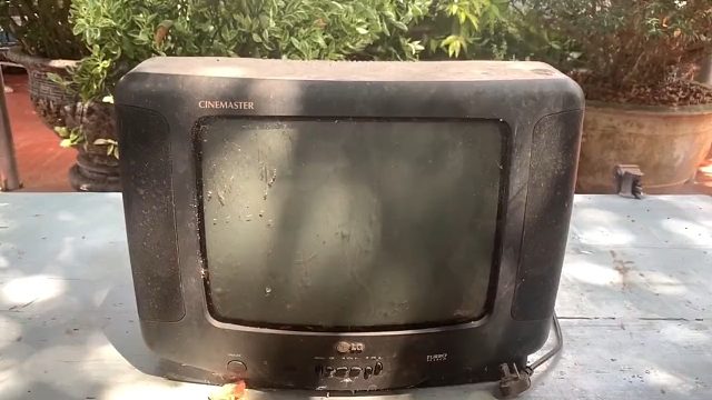 今天给大家整一个老款电视，你们觉得修的怎么样？