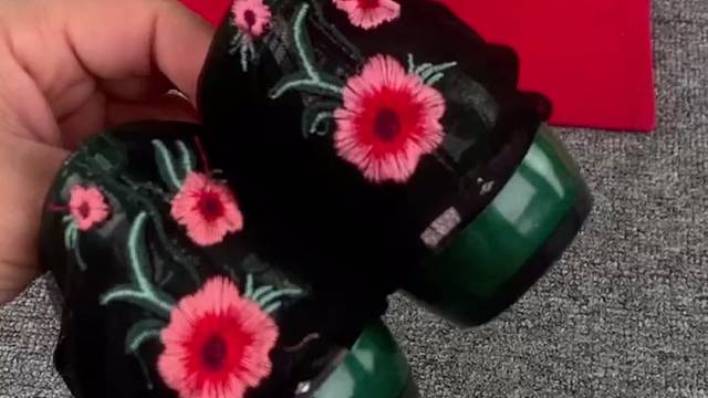 牛漆皮平底小单鞋～爱了～爱了