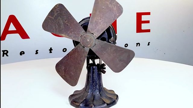 1921年的古董电风扇，将其拆解翻新，网友：这么好的包浆可惜了！