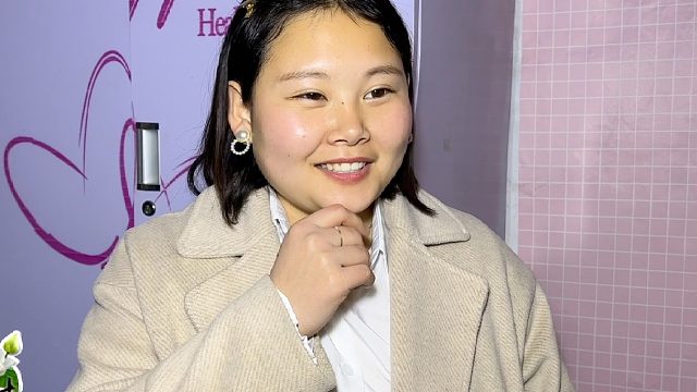 燕子请妞妞吃饭求助，操心外甥女相亲的事，妞妞心里纠结不知咋做