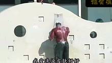 国外猛男洗头搞笑行为