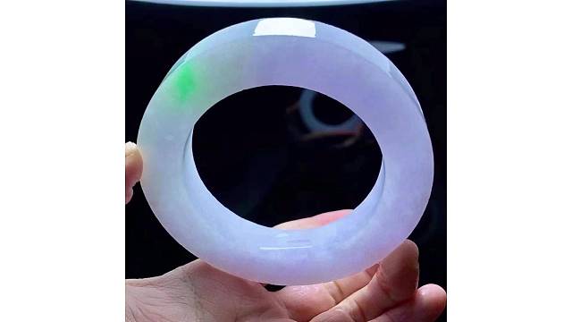 【春彩翡翠手镯胚】
【尺寸】58-13-13mm（最大68）
【编号】NBQ212-17NBX-