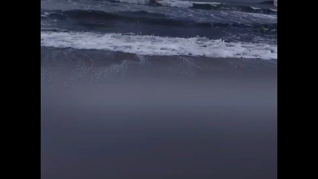 海很好看但是船会靠岸的