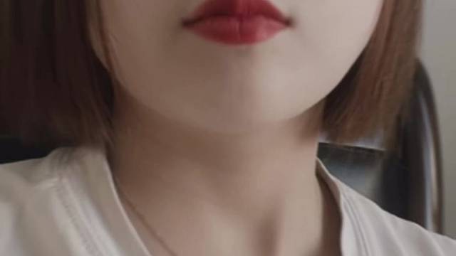 一生总在崩溃与治愈中生存跌跌撞撞中成长。所谓生活不易愿你珍惜我变更喜欢有我在你别怕。