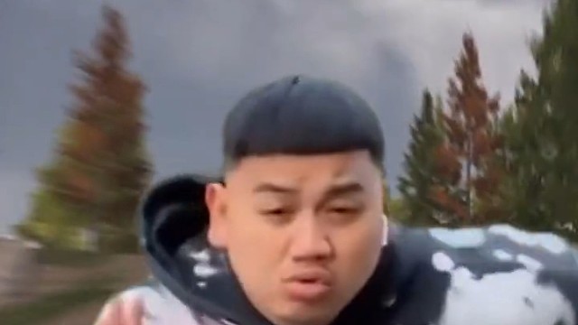 当队友打倒人你冲过去舔包