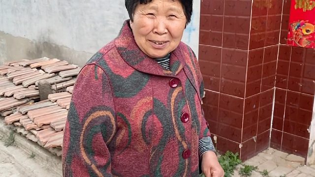 儿媳出月子十多天，婆婆给儿媳准备出月子礼物，这仪式感满满感动