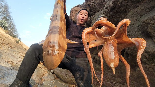 看似不起眼的水坑居然连续发现三条大海货，光一条大猫鲨就值几百