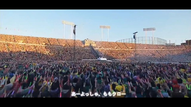 这气场真的太强大了，敢问国内哪位爱豆有这样的号召力？