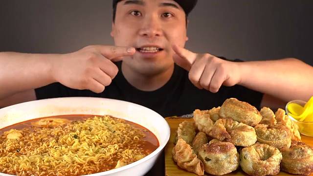 解压版的美食吃播