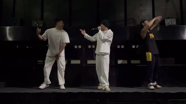 帅吗中间的是我老板dd！