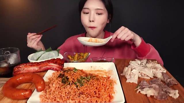 解压版的美食吃播